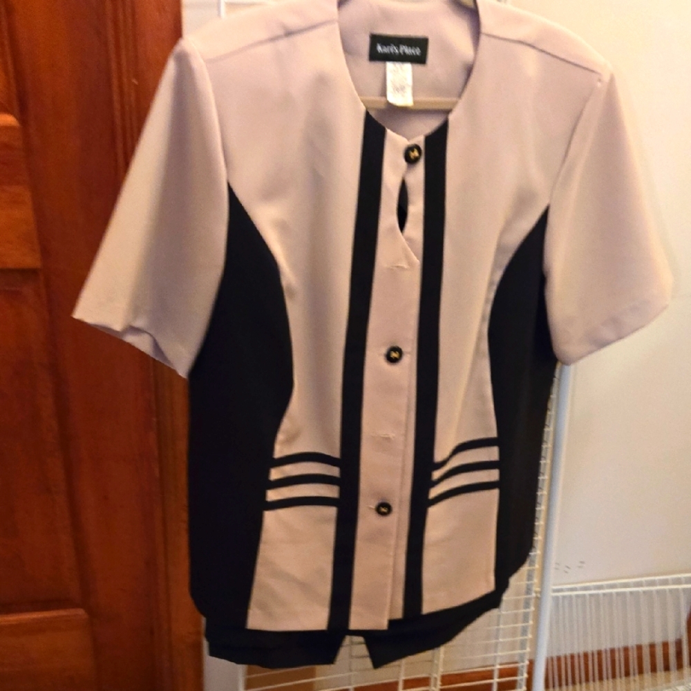 Kari's Place Vintage Women's Black and Tan Two Piece Set